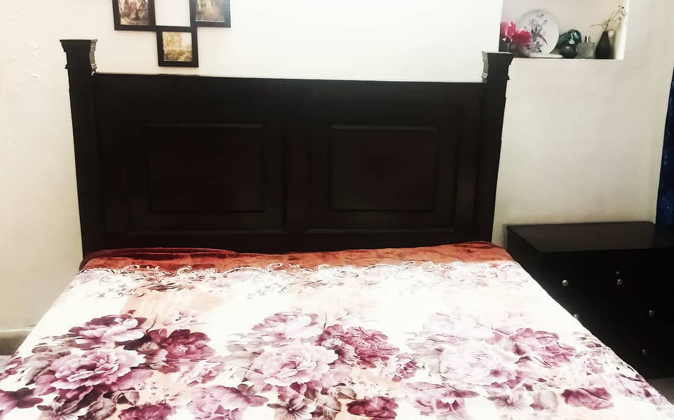 Complete Bed set For Sale. Excellent Condition few months used 2