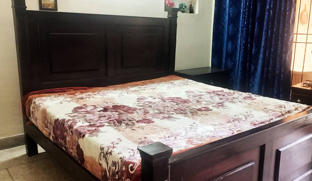 Complete Bed set For Sale. Excellent Condition few months used 4