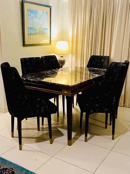 Beautiful dining table in 60% discount fixed price 3