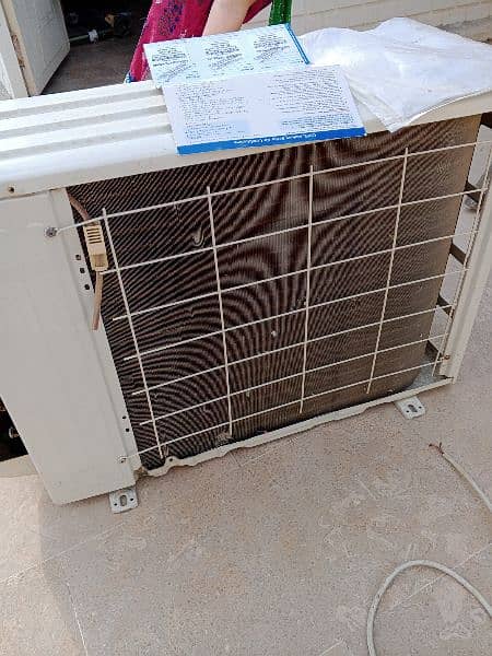 Gree INVERTER AC 1.0 ton silver colour . sirf gas leaked hai 6