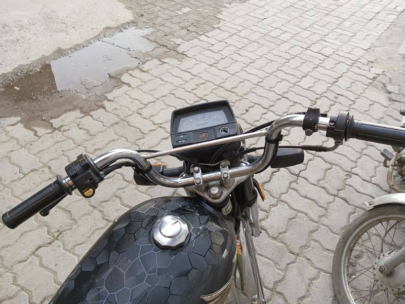 HONDA CD 70 2016 - Good Condition 3