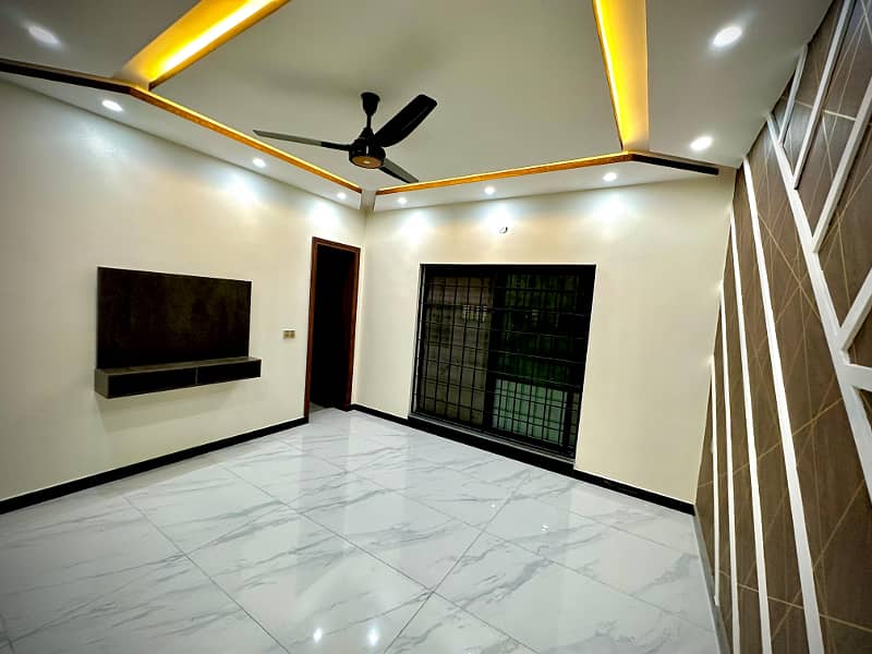 20 Marla Ultra Modern Brand New Modren House For Sale In Wapda Town Main 40 ft Road Hot Location 24