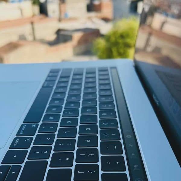 MacBook pro 16 inch 2019 i7 3