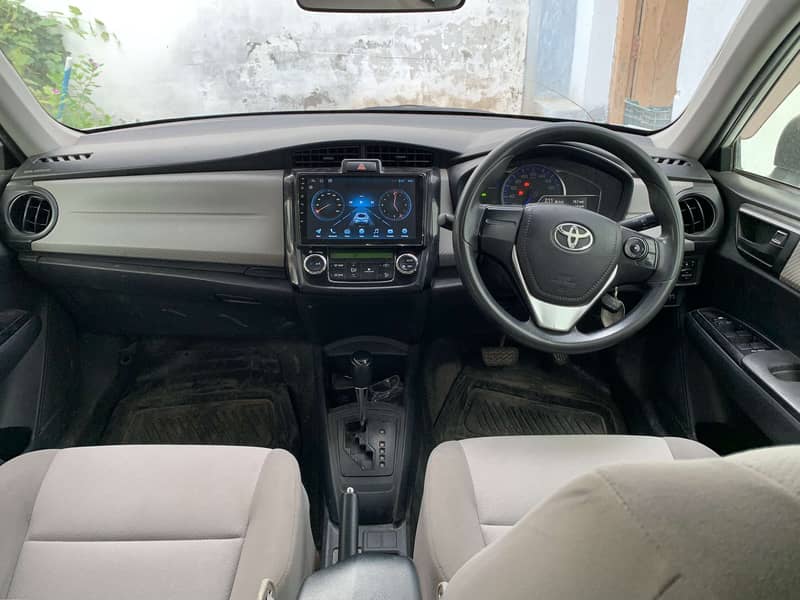 Toyota Corolla Axio 2014 Hybrid 2