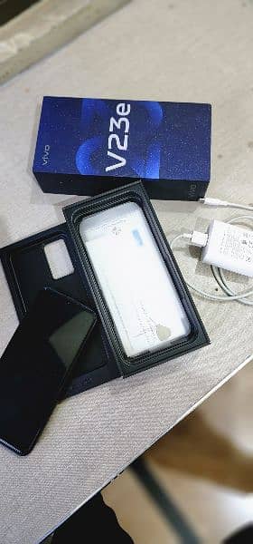 Vivo v23e 8+4 GB Ram 128 Storage 3