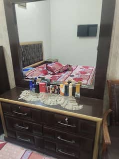 1 dressing table