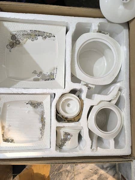 72 Piece Dinner Set 18