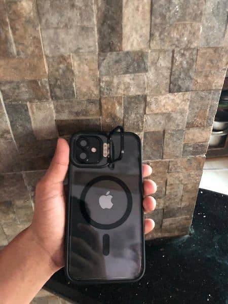 iphone 11 10/10 condition 3