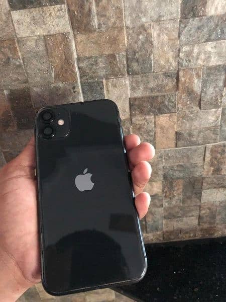 iphone 11 10/10 condition 7