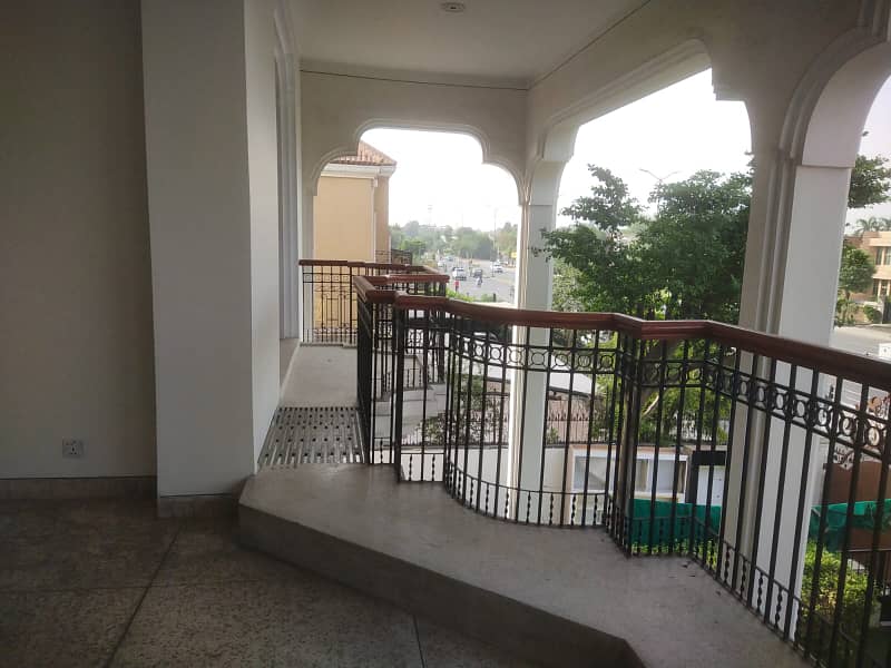 2 Kanal upper portion 3beds tv lounge drawing room separate gate Available for rent in DHA Phase 1 4