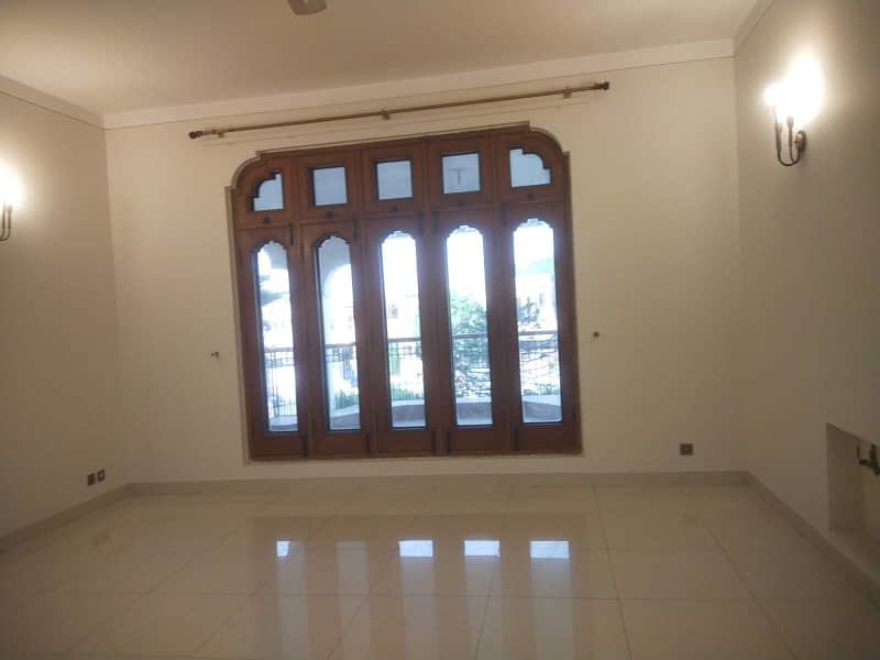 2 Kanal upper portion 3beds tv lounge drawing room separate gate Available for rent in DHA Phase 1 17