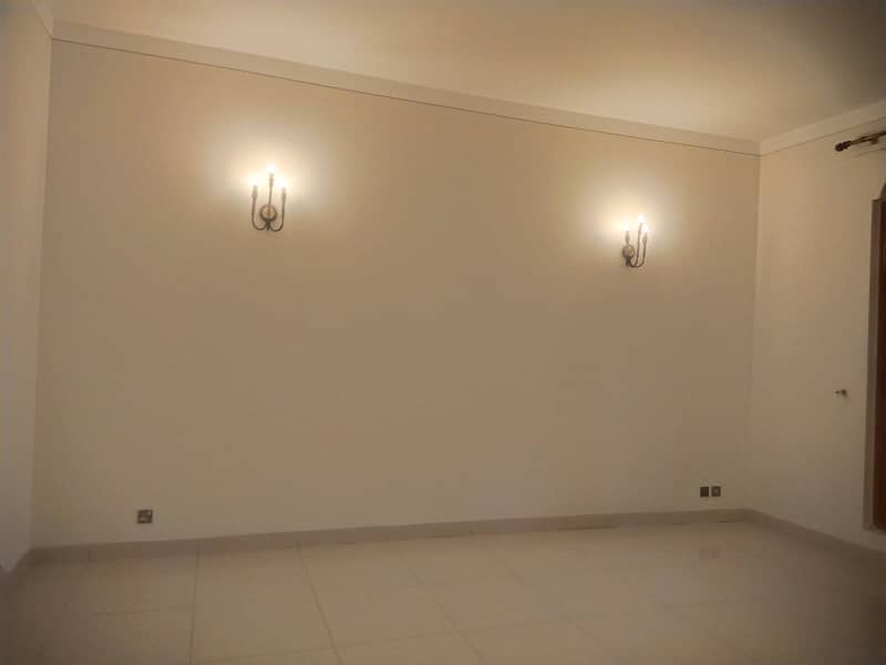 2 Kanal upper portion 3beds tv lounge drawing room separate gate Available for rent in DHA Phase 1 21