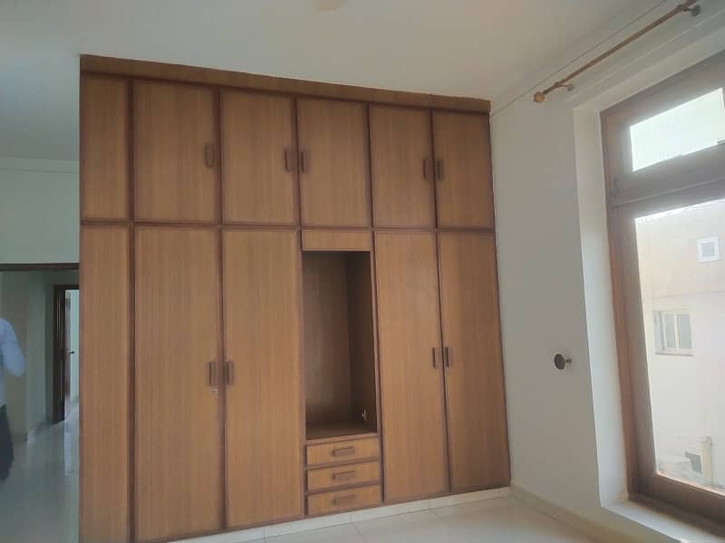 2 Kanal upper portion 3beds tv lounge drawing room separate gate Available for rent in DHA Phase 1 24