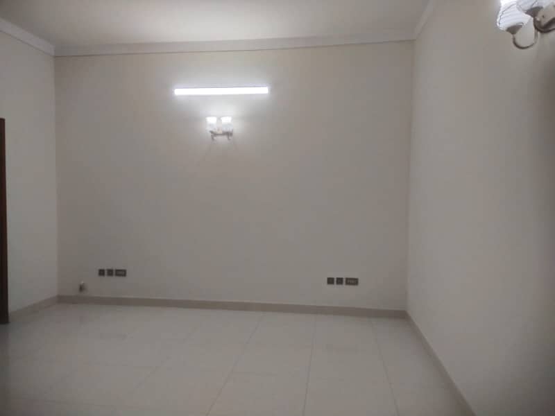 2 Kanal upper portion 3beds tv lounge drawing room separate gate Available for rent in DHA Phase 1 33