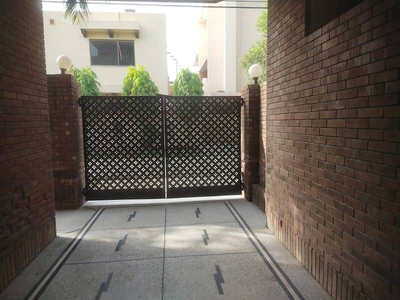 22 Marla upper portion 3 bed Tv lounge Separate gate available in DHA Phase 1 near J block Club 28