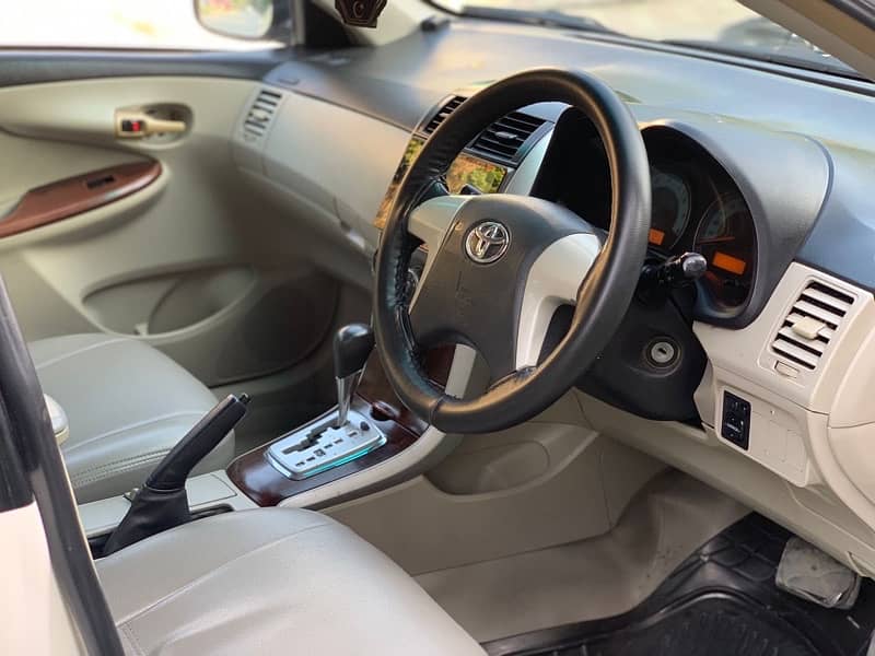 Toyota Corolla Altis 2014 cruisetronic 13