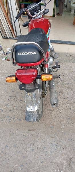 honda 70 urgent sale Open voucher only 2 month used 2