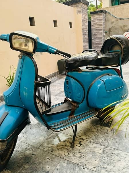 VESPA SCOOTER FOR SALE 1