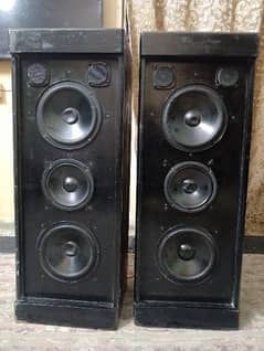 woofers   6 inch & 8 inches .  box hight 3 feet