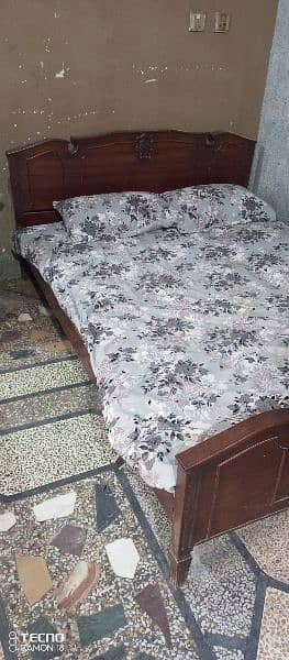 Double bed with one side table and dressing 5