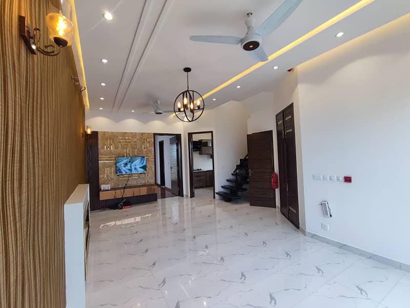 5 Marla Beautiful House In Tulip Extension Park View City Lahore 3