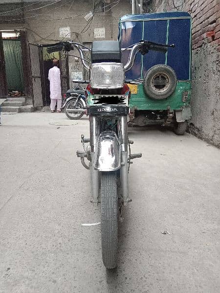 Honda 70 CC bike in good condition. 4