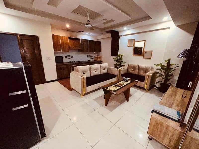 One bedroom VIP apartment for rent for short stay in bahria town 7