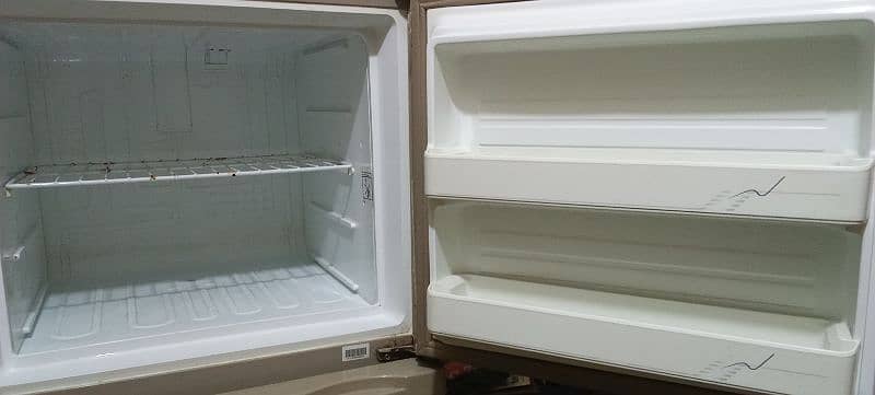 Dawlance fridge for sell urgent 2