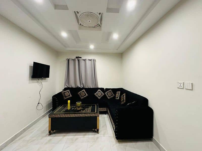 One bedroom VIP apartment for rent for short stay in bahria town 2