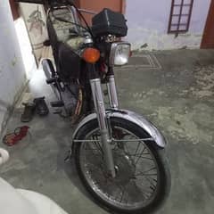 I'm selling my CG 125 . Smooth ride , genuine condition sealed