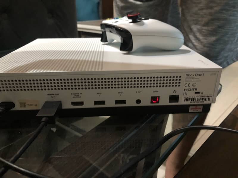 xbox one s with box(uk model 5