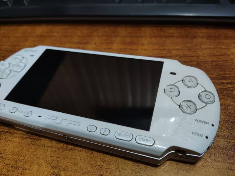 PSP(3000)Slim jailbreak 32gb 40 pre games installed 7