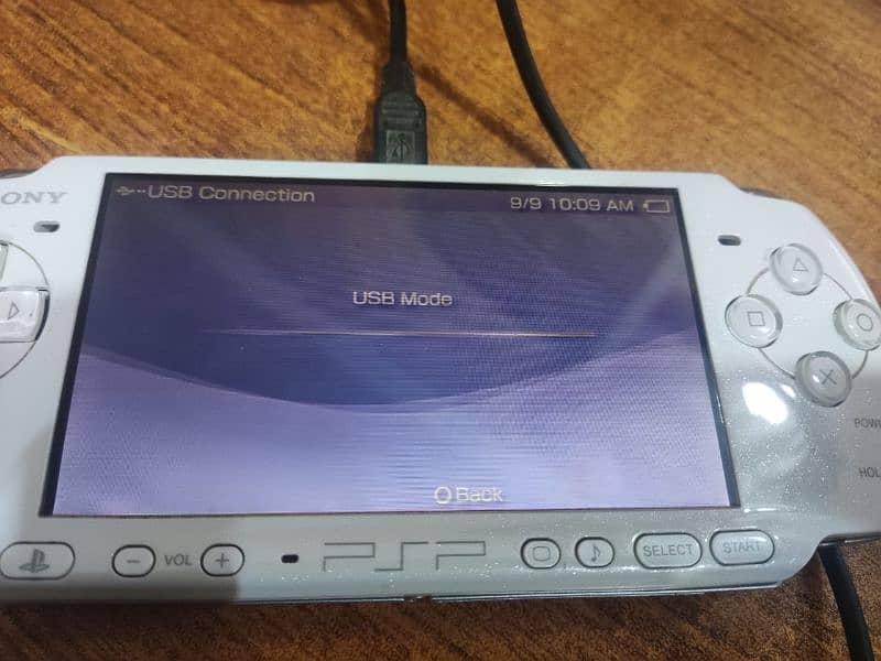 PSP(3000)Slim jailbreak 32gb 40 pre games installed 9