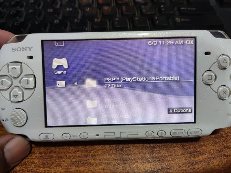 PSP(3000)Slim jailbreak 32gb 40 pre games installed 10