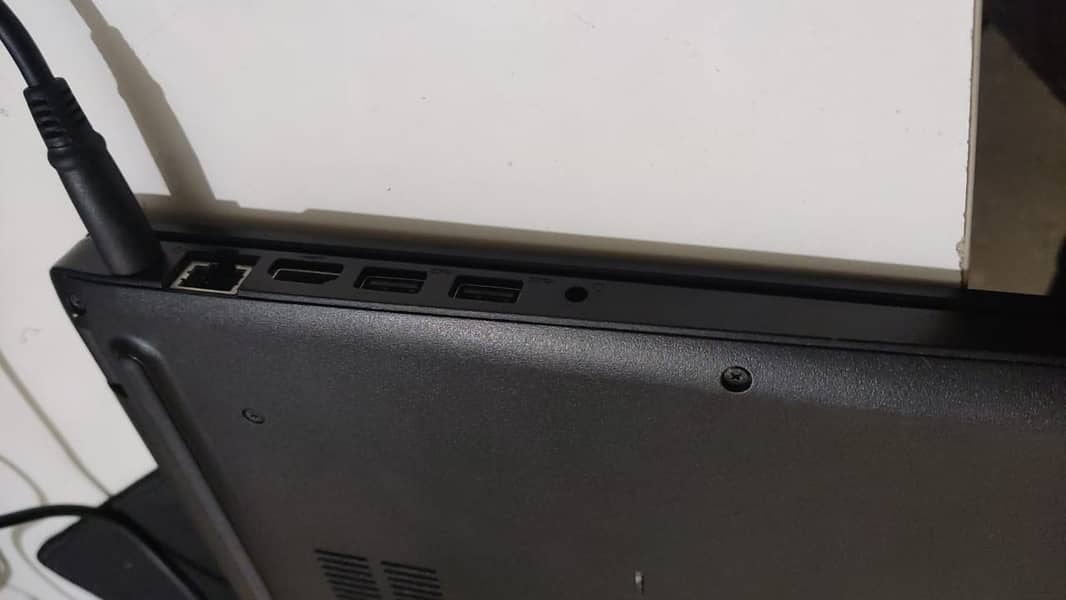 Dell Latitide 3580, i5-7200u , 8 Ram, 256 GB Storage 4