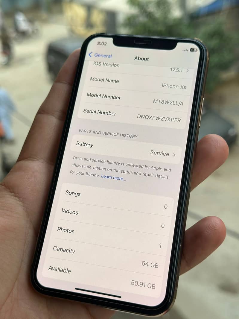 iPhone x 64GB 10/10 condition 2