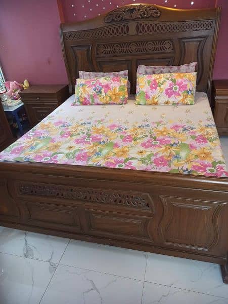 king Size Double bed with side tables and dressing table 0