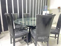 Black 6 seater round dining table