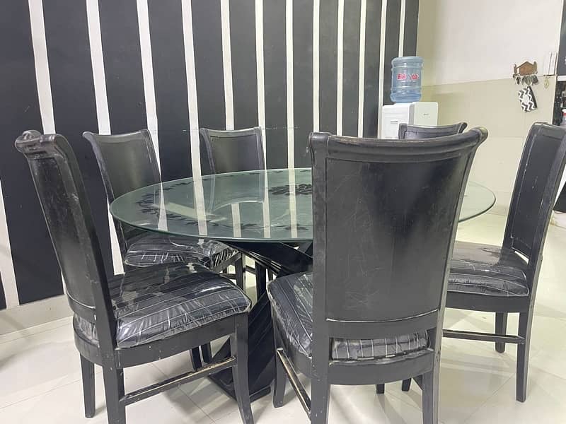 Black 6 seater round dining table 1