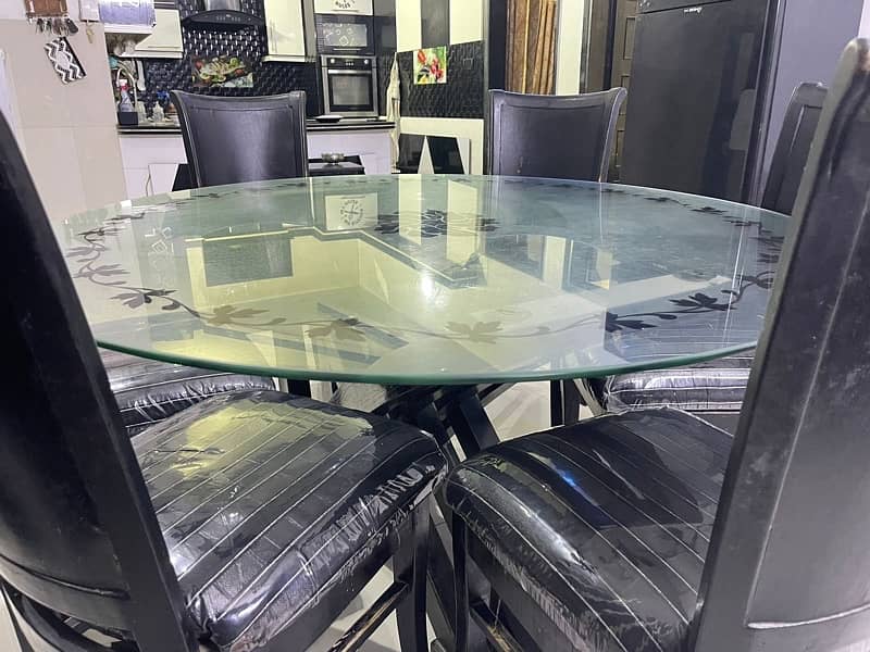 Black 6 seater round dining table 2