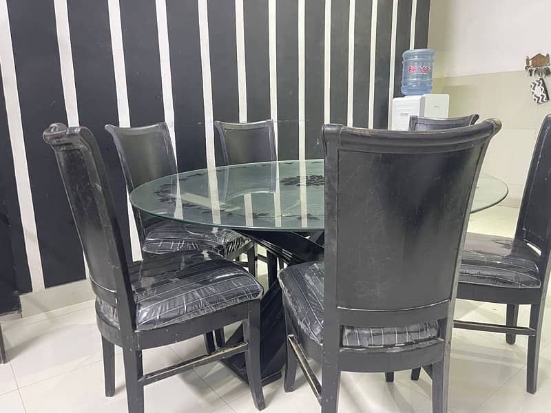 Black 6 seater round dining table 3