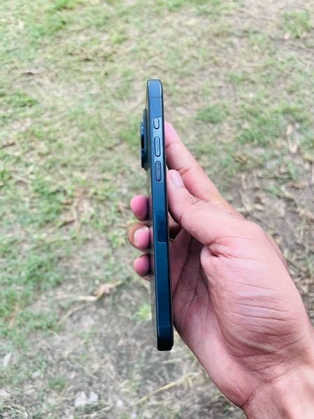 IPhone 15 pro max blue jv 10/10 with original Box 4