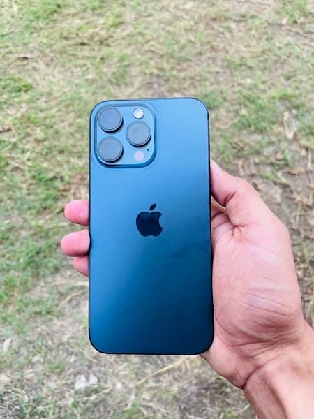 IPhone 15 pro max blue jv 10/10 with original Box 5