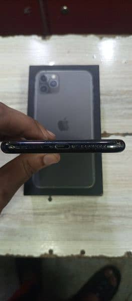 iphone 11 pro max 64gb Pta Approved 4