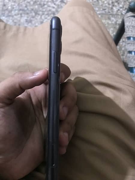 iphone 11 64GB 7