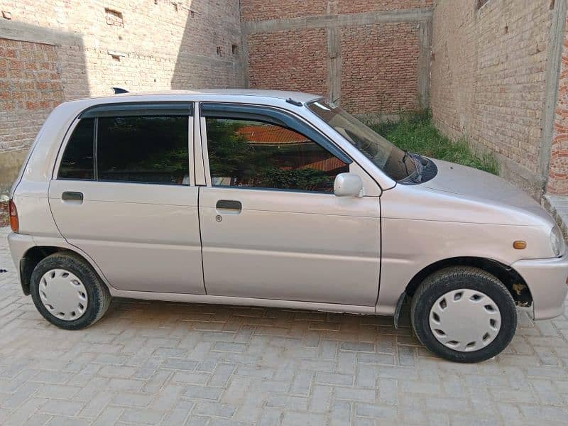 Daihatsu Cuore 2004 9