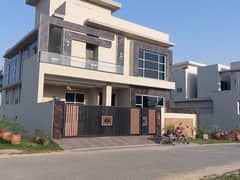 Prime Location Formanites Housing Scheme House For sale Sized 3 Marla