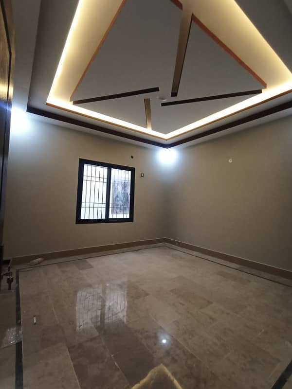 A beautiful Bungalow for sale in the heart of scheme 33 for salekaneez Fatima society 400 sqyrd 3