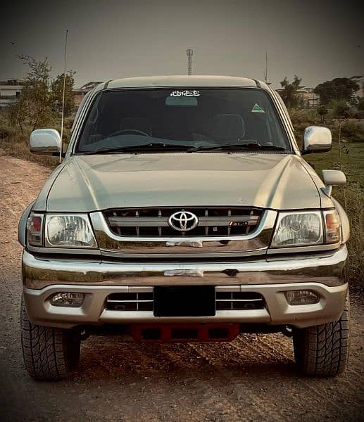 Toyota Hilux 2002 1