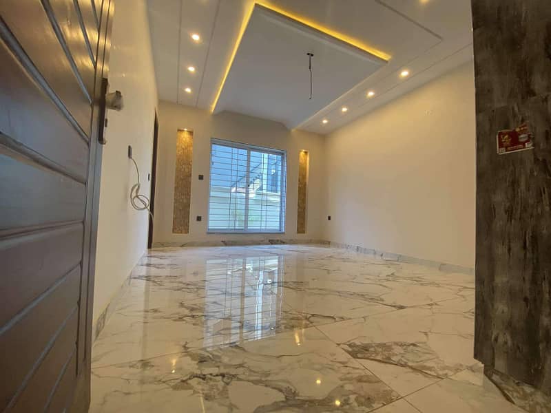 30 Marla spring uper portion available for rent in bahria town lahore 3